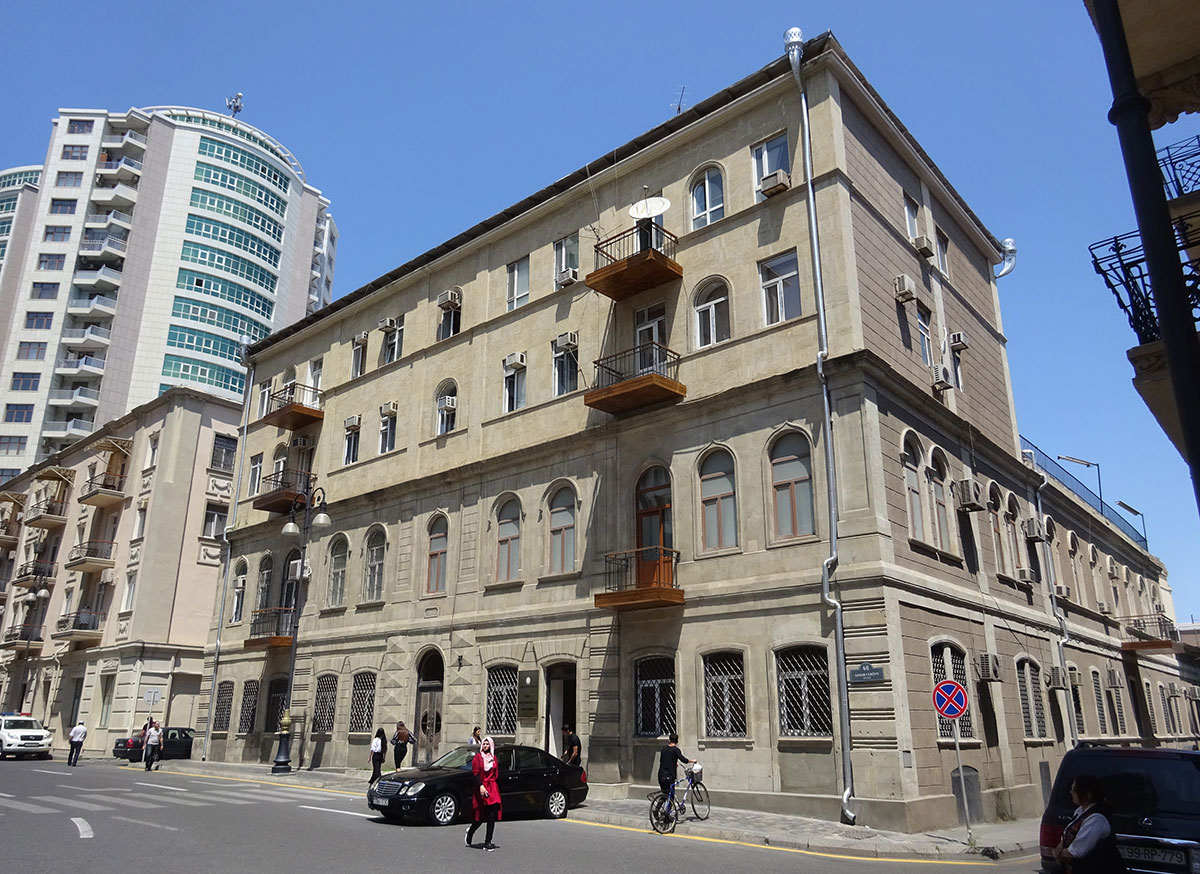 Residential building on Samad Vurgun street