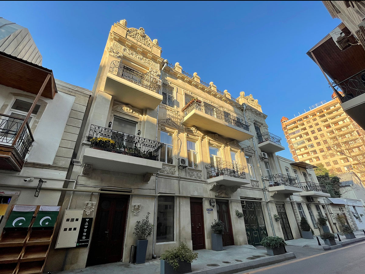 Residential building on the street named after Bashir Safaroglu