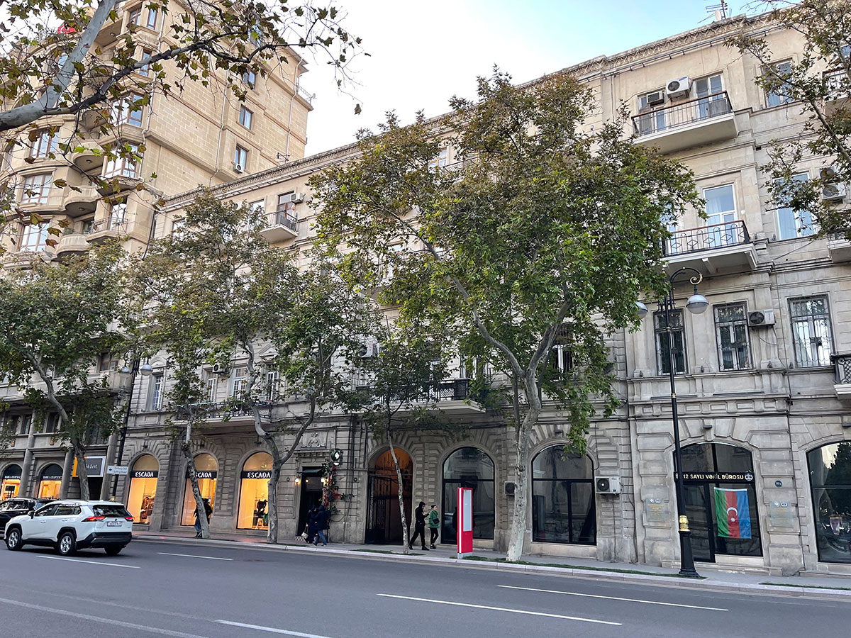 Residential building on the street named after Zarifa Aliyeva