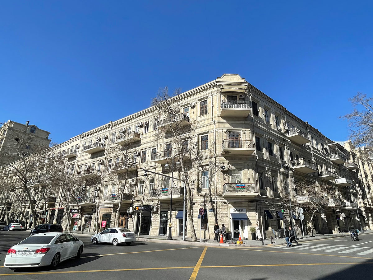 Residential building on the street named after Zarifa Aliyeva