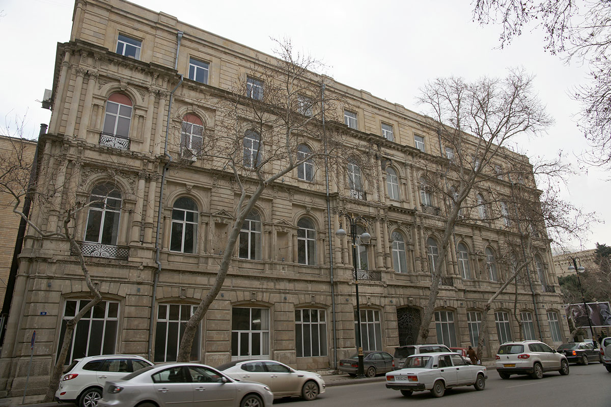 Residential building on Samad Vurgun street