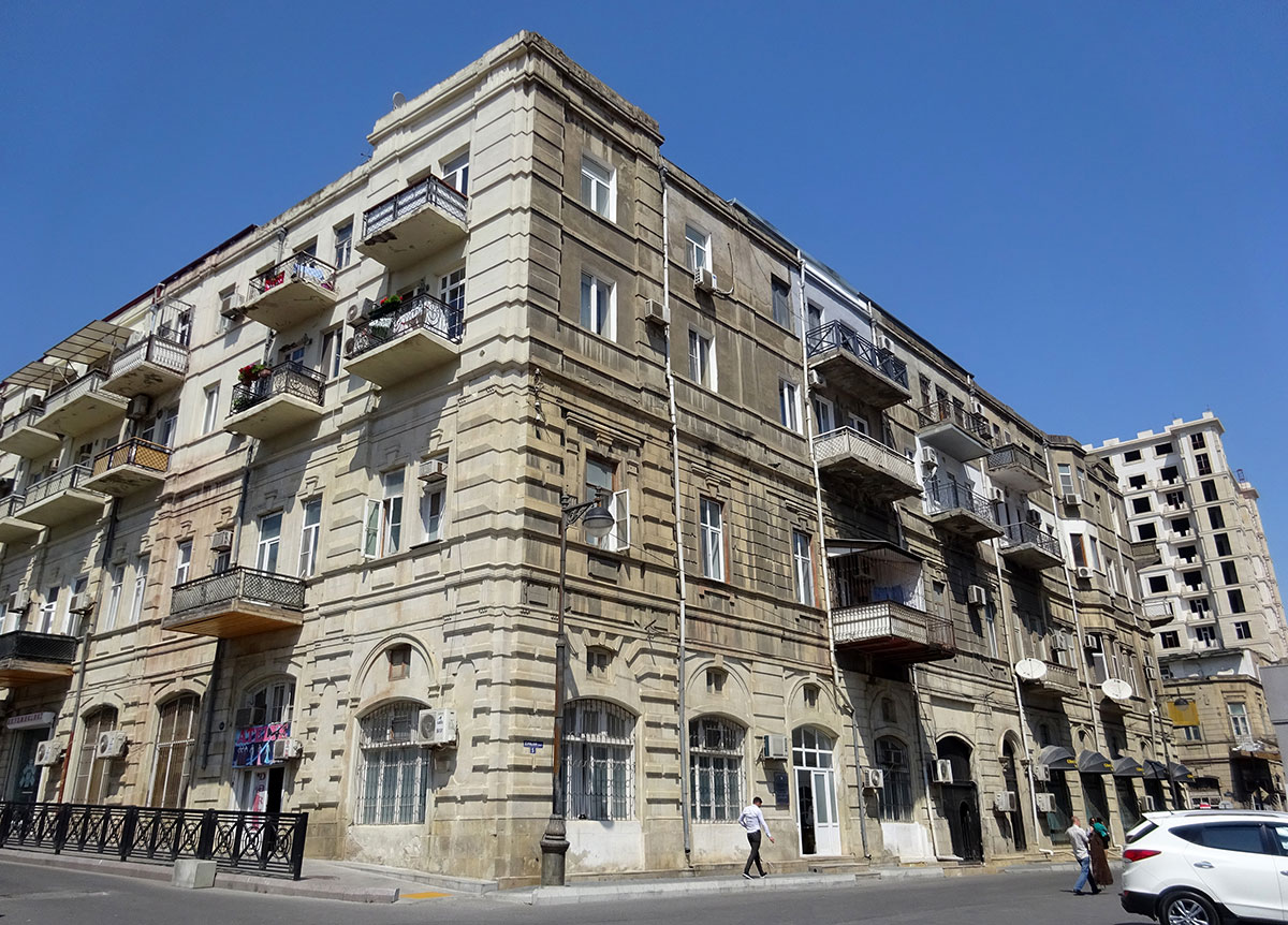 Residential building on Nizami street